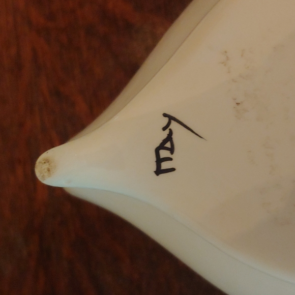 Seashell Porcelain Covered Dish - Picture 6 of 16